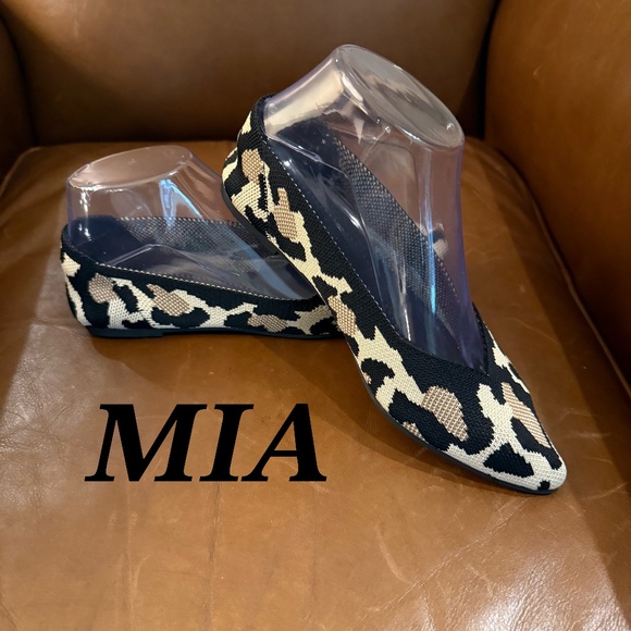 EXCELLENT Condition Mia leopard flats size 6 - Picture 1 of 4